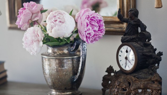 flowers-on-vanity